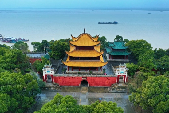 老俞闲话丨从“奇才”到“歪才”，《滕王阁序》成就不朽传奇