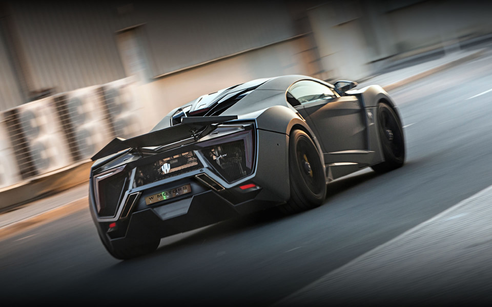 包含帕加尼风之子lykanhype的词条