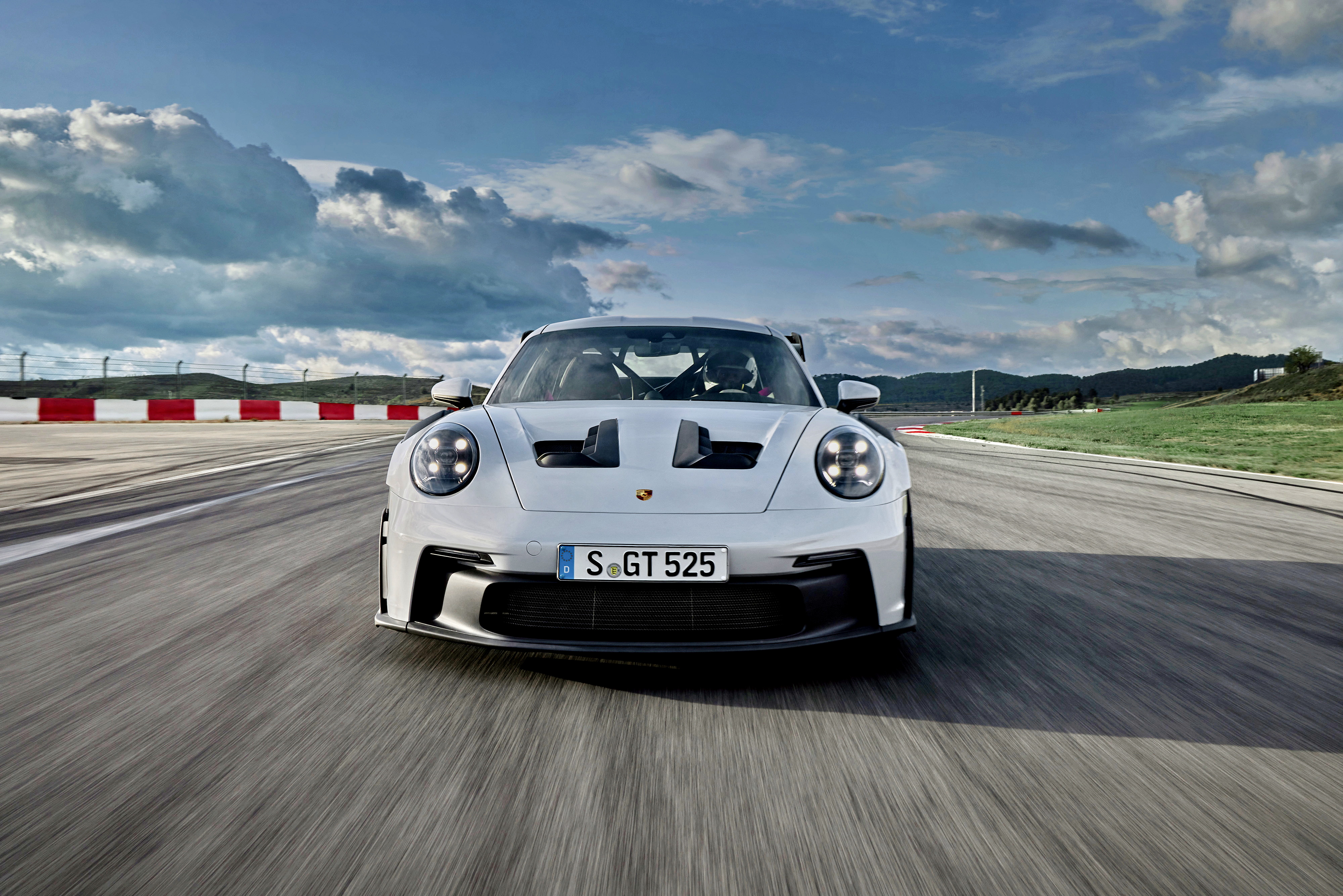 {體育投注}(保时捷911中国20周年限量)